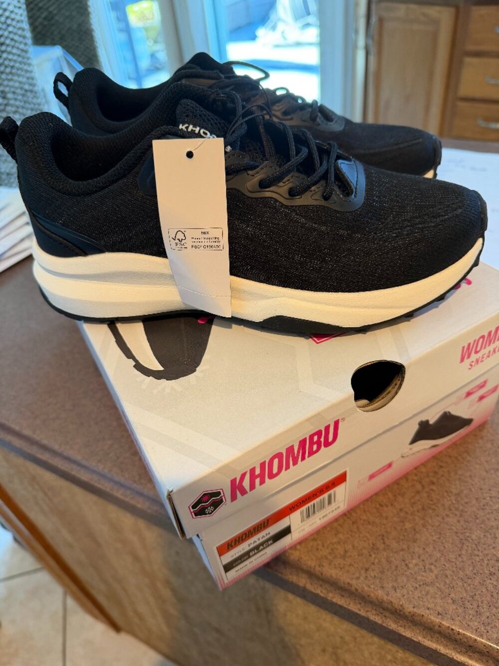 Womens Khombu Sneakers size 7.5 NIB